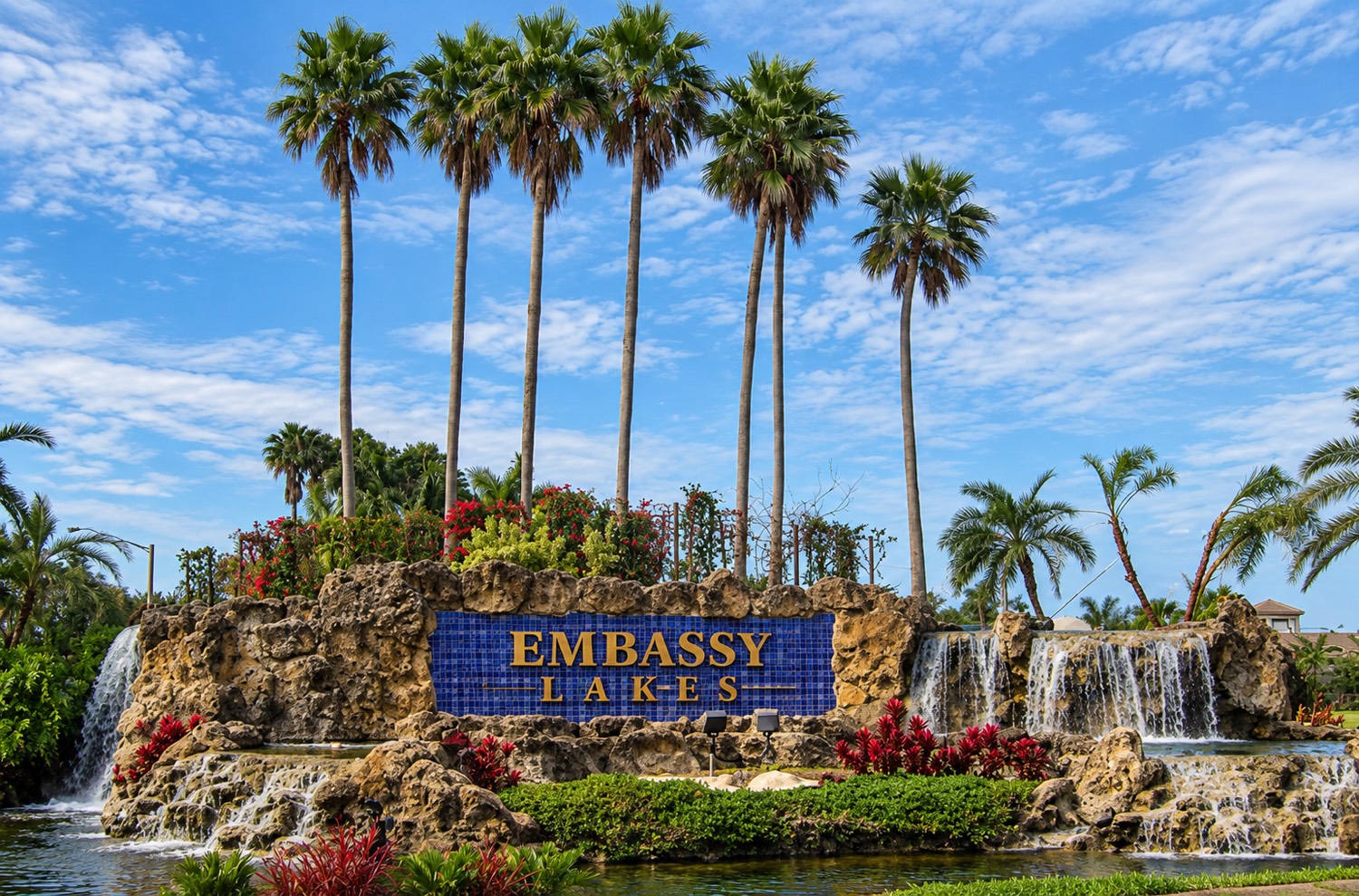 Embassy Lakes entrance fountain and palms in Cooper City